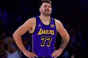 湖人惨败国王！东契奇空砍42分，詹姆斯艾顿效果不佳，众配角打铁