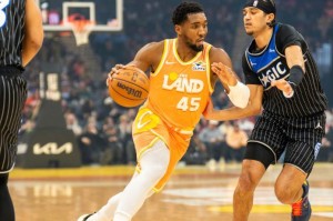 开云中国-班凯罗37分完胜探花郎，米切尔45+4+4，骑士双杀魔术豪取四连胜