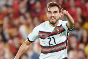 开云App-C罗5年首坐替补席 顶替他的意甲先生莱昂找不着北