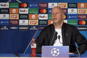 斯洛特：4后卫还是5后卫？那我问你，谁能阻止巴黎这样狂攻